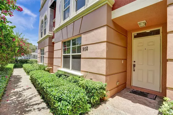 1033 NE 17th Way #902, Fort Lauderdale, FL 33304