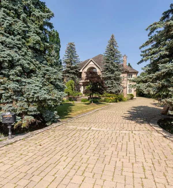 34 Maryvale CRES, Richmond Hill, ON L4C 6P8