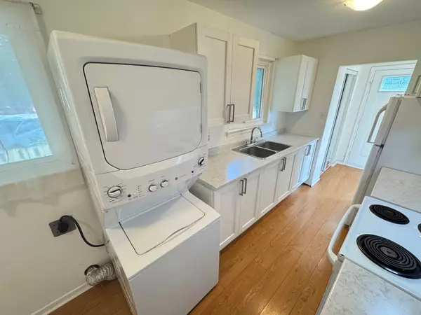 Newmarket, ON L3Y 3A2,766 Sunnypoint DR #Upper