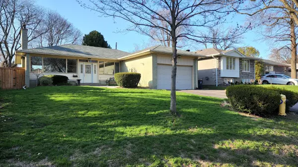 Toronto W08, ON M9B 2X8,114 Prince George DR