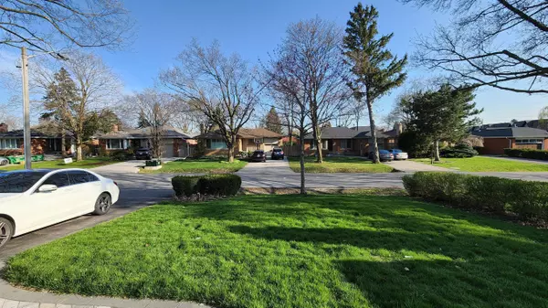 Toronto W08, ON M9B 2X8,114 Prince George DR