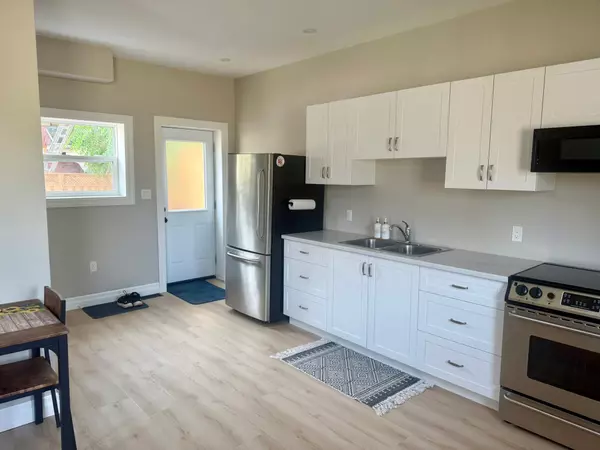 Hanover, ON N4N 2S2,493/495 11th AVE