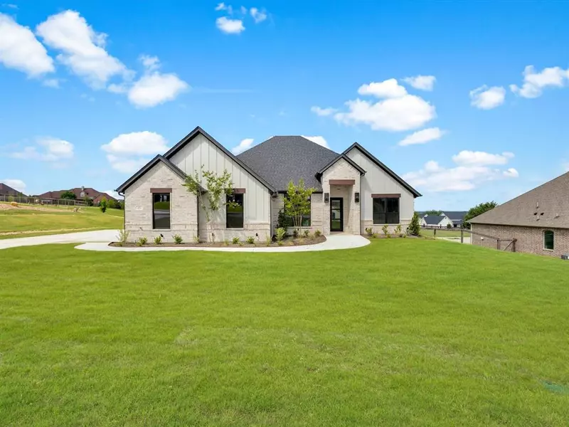 213 Martin Drive, Granbury, TX 76049