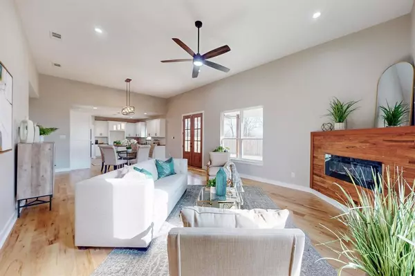 3928 SILVERHILL Drive, Dallas, TX 75241