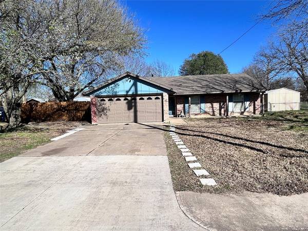726 N Cummings Drive, Alvarado, TX 76009