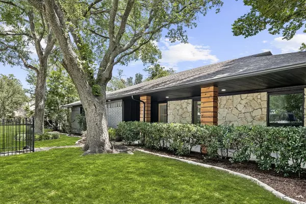 Dallas, TX 75229,3322 Royal Lane