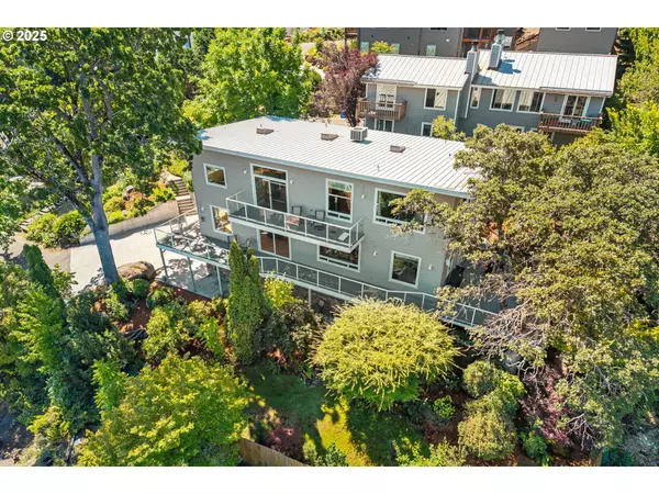 414 E 3RD ST, Hood River, OR 97031