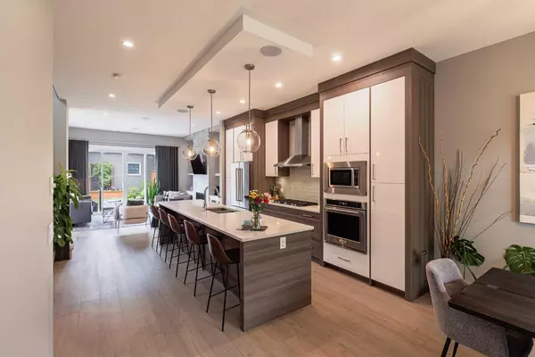 2637 36 ST Southwest, Calgary, AB T3E 2Z7