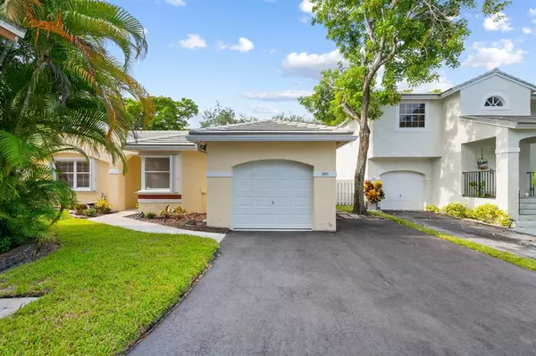 9953 NW 9th Ct, Plantation, FL 33324