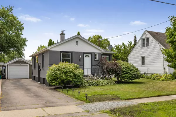 8 Admiral RD, St. Catharines, ON L2P 1G5