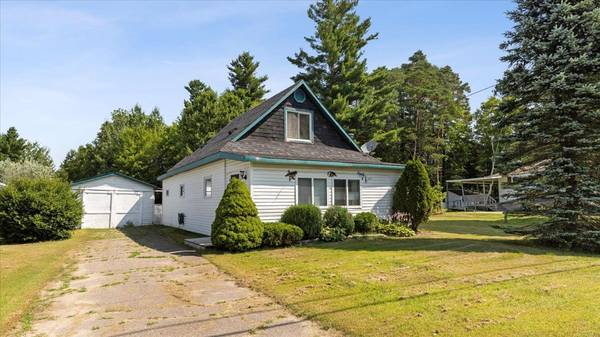 37 Peterson RD, Addington Highlands, ON K0H 2G0