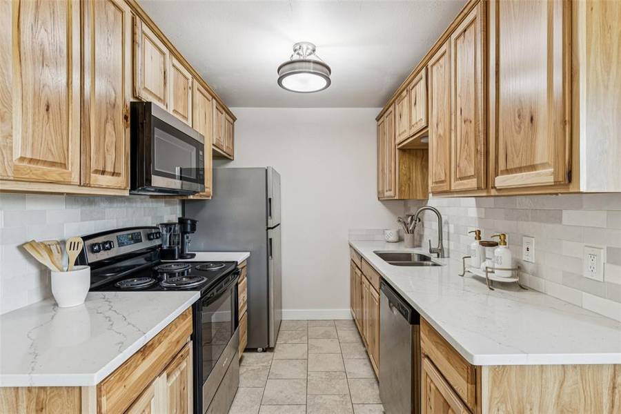 601 Parkview Drive, Burleson, TX 76028