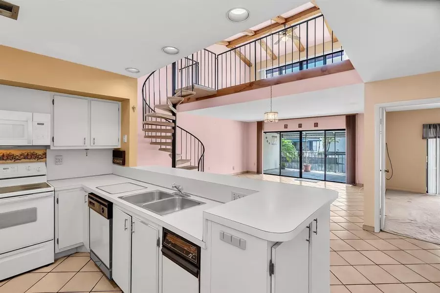 7026 N Loch Isle Dr, Miami Lakes, FL 33014