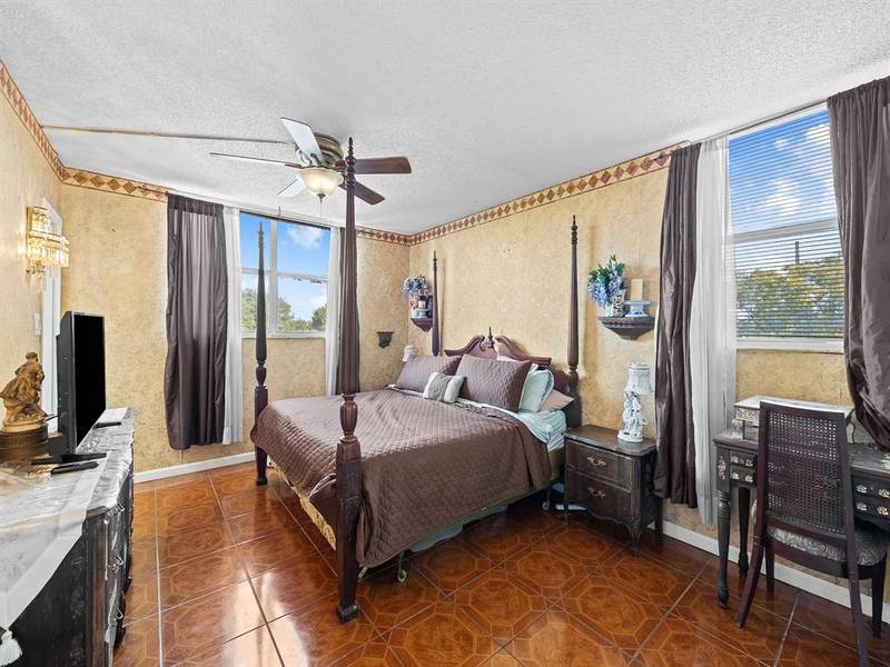 2840 Somerset Dr #317M, Lauderdale Lakes, FL 33311