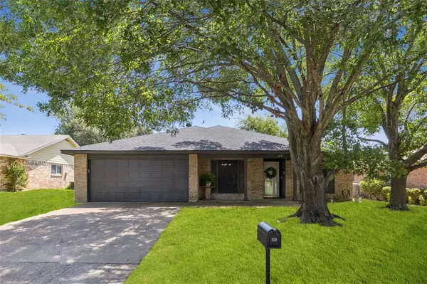 129 Grand Meadow Drive, Fort Worth, TX 76108