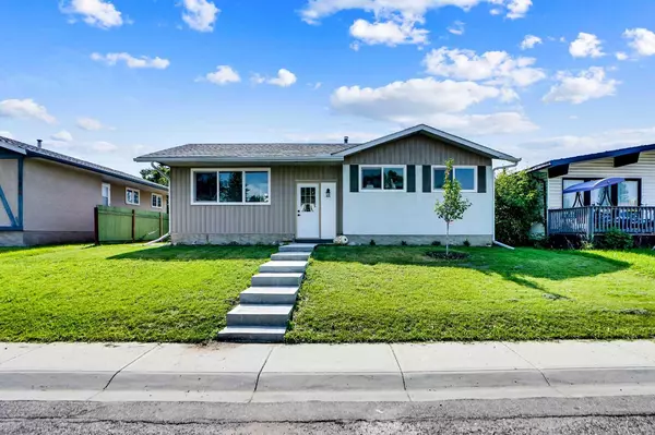156 Pensville RD Southeast, Calgary, AB T2A 3R5