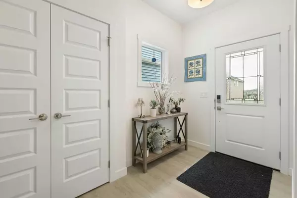Airdrie, AB T4B 5P1,1387 Bayview CRES SW