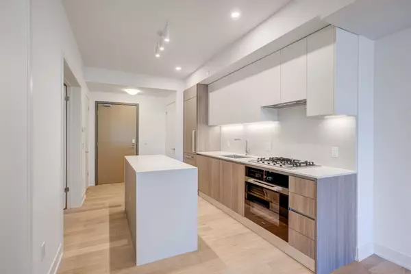 Toronto C10, ON M4P 1Z8,200 Keewatin AVE #301