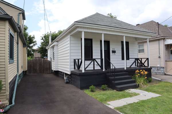 223 Tolton AVE, Hamilton, ON L8H 5P2