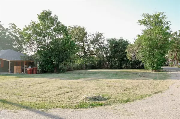 605 Svoboda St Street, Bonham, TX 75418