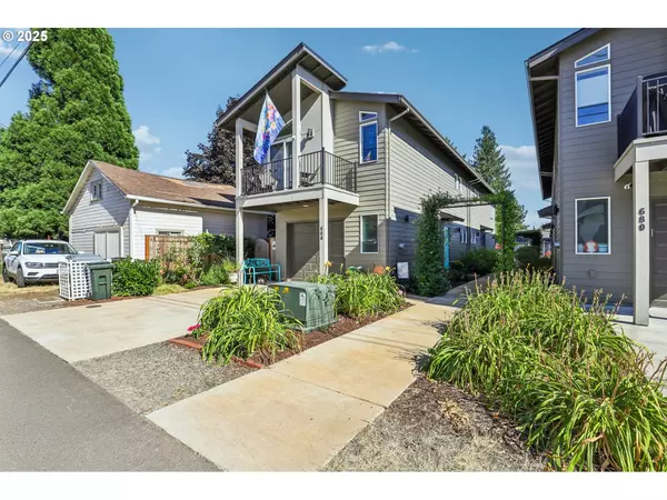 668 NW 3RD AVE, Canby, OR 97013