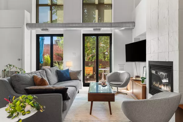 Toronto E01, ON M4K 3B3,525 Logan AVE #105