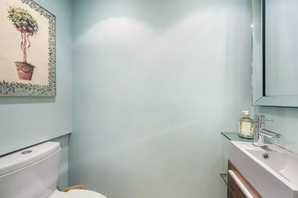 Toronto E01, ON M4K 3B3,525 Logan AVE #105