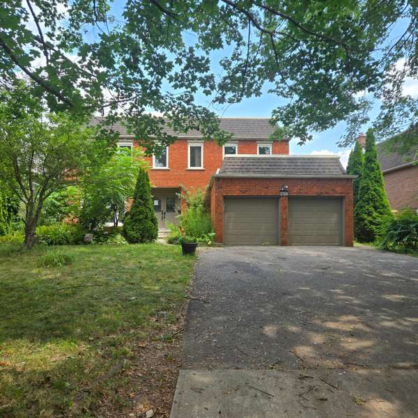 1768 Sherwood Forrest CIR, Mississauga, ON L5K 2H6