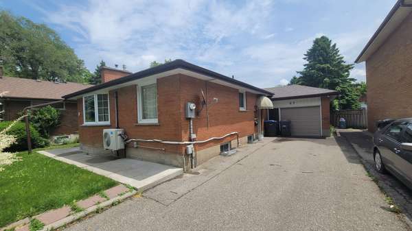 83 DENISON AVE, Brampton, ON L6X 1E9