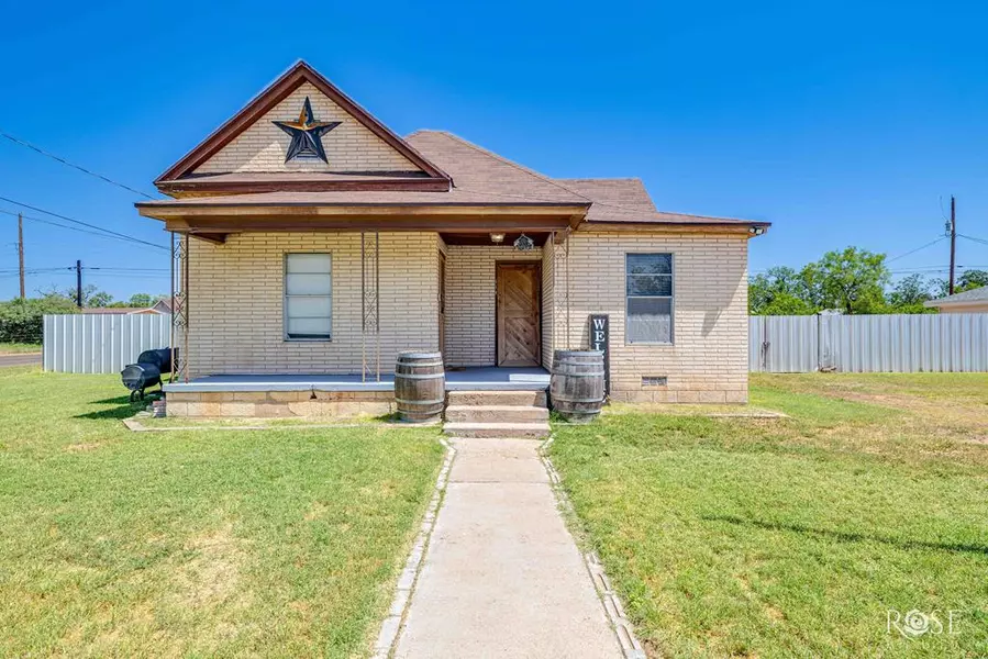 606 E 17th St, San Angelo, TX 76903
