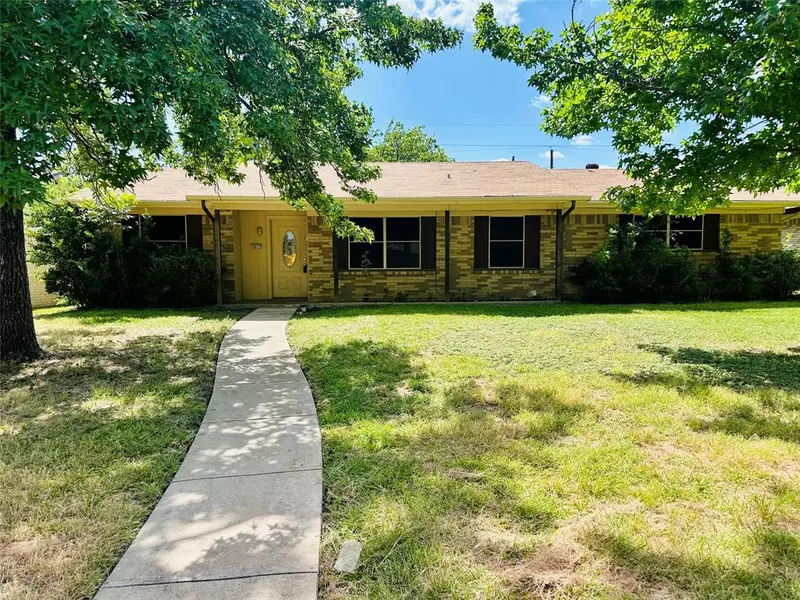 3013 Abston Drive, Mesquite, TX 75150