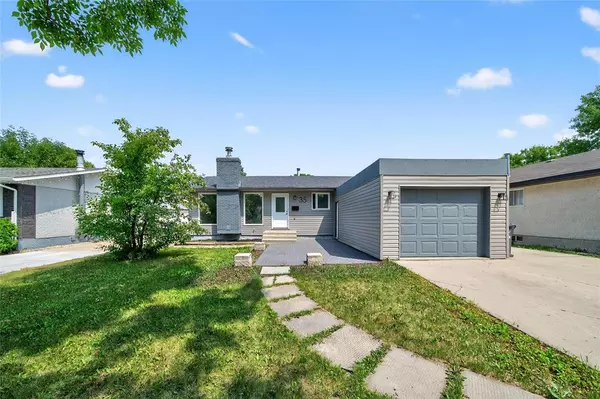 35 Stacey Bay, Winnipeg, MB R2K 3V4