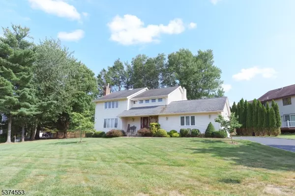 2 Edith Ct, East Hanover Twp., NJ 07936