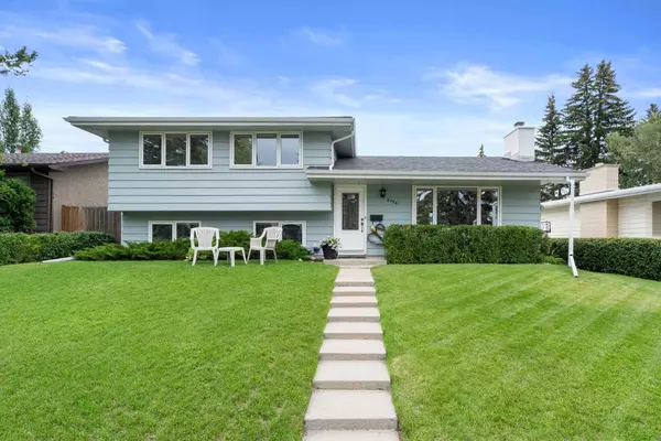 5720 Lakeview DR SW, Calgary, AB T3E 5S4