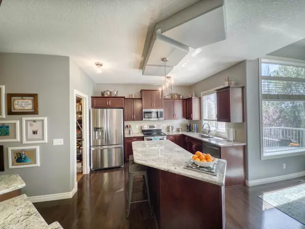 Calgary, AB T3L 2Z7,27 Tuscany Estates DR Northwest