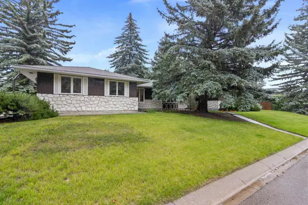 6836 Livingstone DR Southwest, Calgary, AB T3E6J5