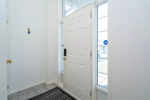 Whitby, ON L1R 3P7,25 Dreamcrest CT