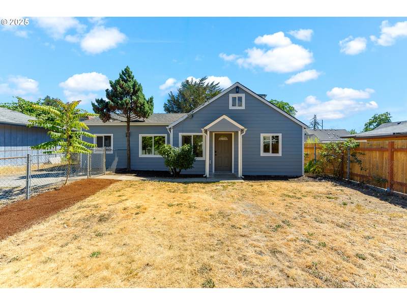 8220 SE GRAY ST, Happy Valley, OR 97086