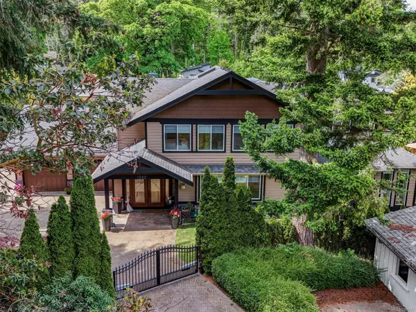 1202 Ocean Park Lane, Saanich, BC V8X 5M6