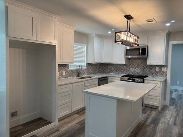 320 Anderson Drive, Hurst, TX 76053