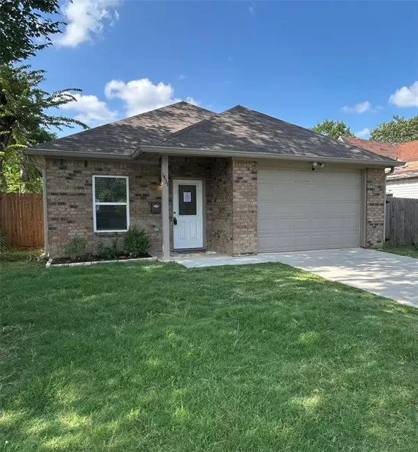 1431 E Maddox Avenue, Fort Worth, TX 76104