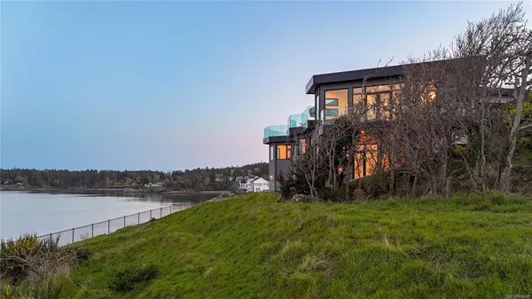 4351 Gordon Head Rd, Saanich, BC V8X 5J2