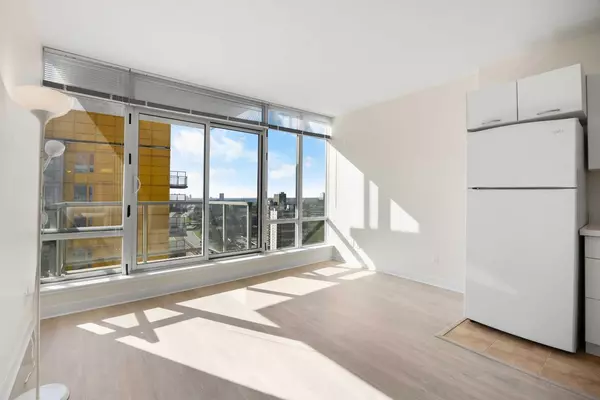 3830 Brentwood RD Northwest #1804, Calgary, AB T2L 2J9