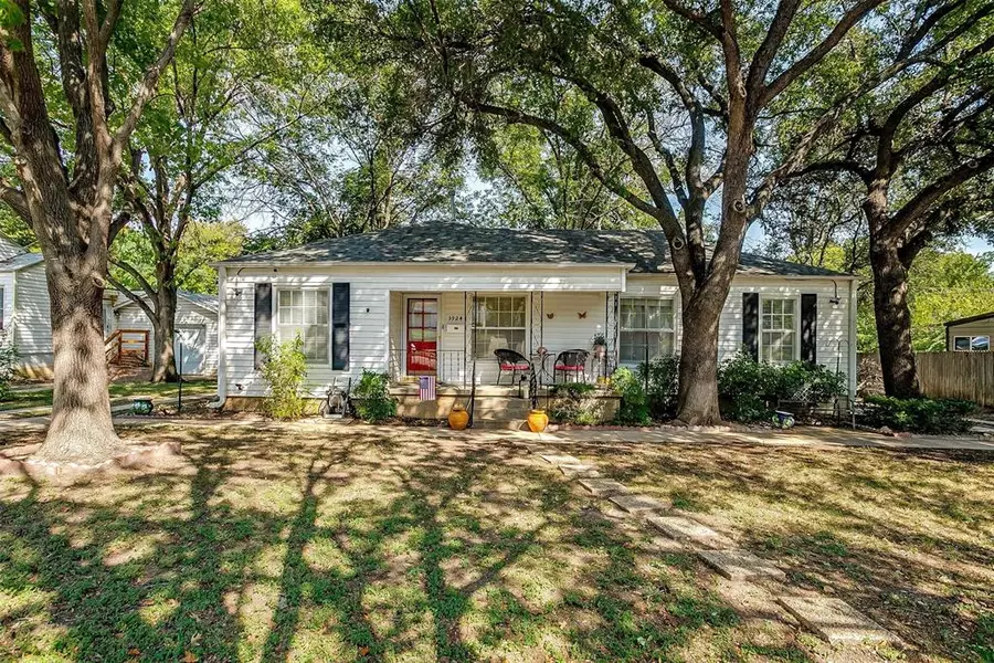 3924 Bryce Avenue, Fort Worth, TX 76107
