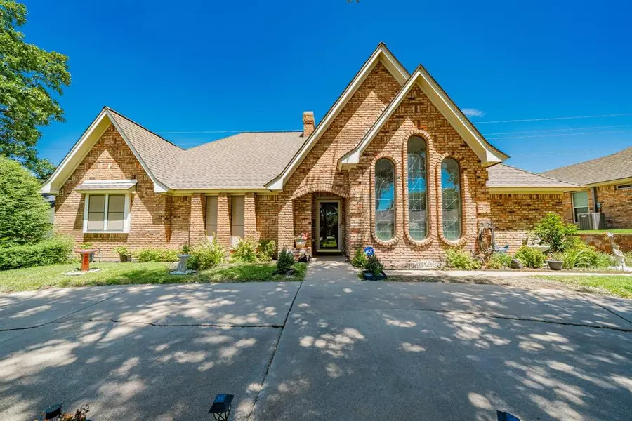 5040 Lake View Circle, North Richland Hills, TX 76180