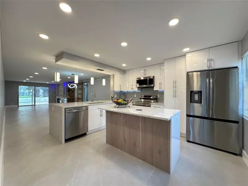 2002 Granada Dr #M1, Coconut Creek, FL 33066