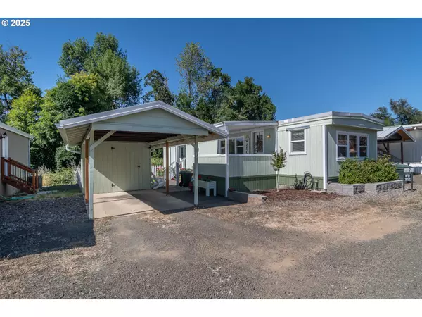 Roseburg, OR 97470,201 NE Peggy AVE #7