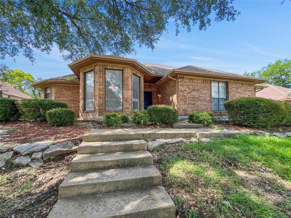 700 Dartbrook Drive, Desoto, TX 75115