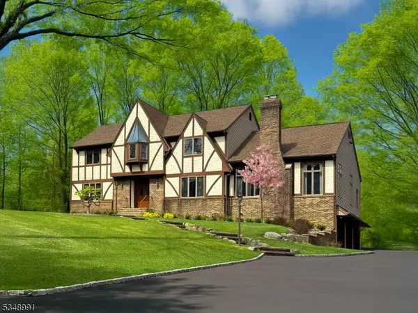 7 Hillside Ave, Upper Saddle River Boro, NJ 07458