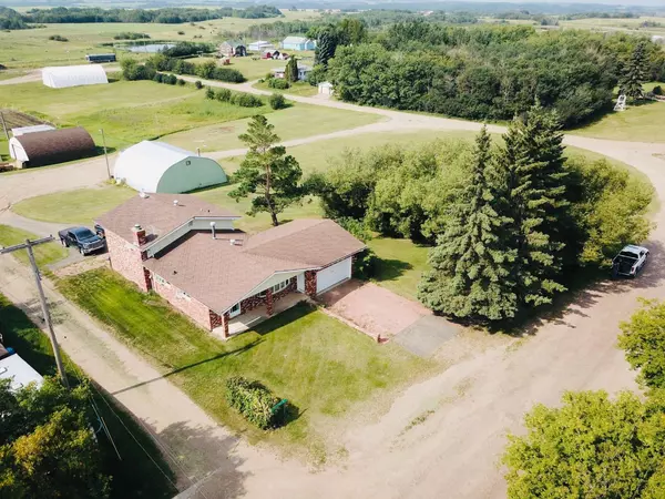 21 1 AVE W, Derwent, AB T0B 1C0